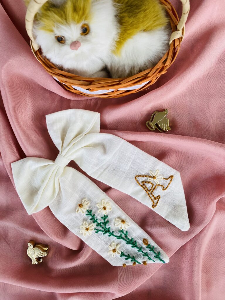 Custom Embroidered Daisy Bow – With Your Initial
