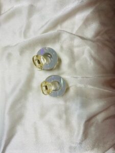 Moonlight Halo Claws (2-Pieces) – Glossy White Iridescent Round Hair Clips