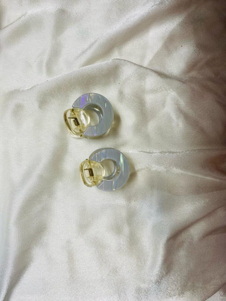 Moonlight Halo Claws (2-Pieces) – Glossy White Iridescent Round Hair Clips